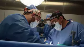 Su mamá le dio la vida dos veces: Niño yucateco recibe trasplante hepático