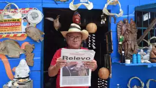 Su gusto por la lectura fue inculcado por su padre quien leía el periódico Por Esto!