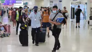 Los pasajeros del vuelo cancelado de VivaAerobus deberán esperar a la reprogramación de su salida en el aeropuerto de Cancún