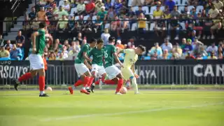 Las Águilas cada vez que generaban peligro arrancaban carretadas de aplausos de parte del público