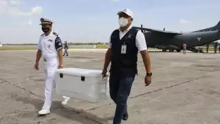 Llegan 110 500 dosis de la vacuna contra el coronavirus en Yucatán