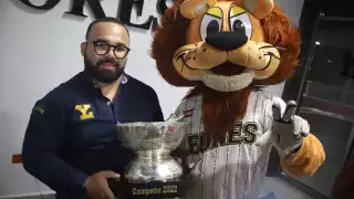 El director General David Ceballos Bojórquez y Leonel El Coronel, representaron al equipo de Leones de Yucatán