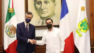 El Gobernador Mauricio Villa Dosal y el embajador de Francia en México, Jean-Pierre Asvazadourian, firmaron convenios de colaboración