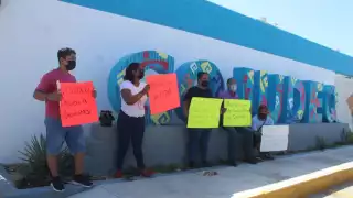 La decisión se tomó porque en la estructura del lugar se han presentado algunos socavones que ponen en riesgo la integridad física de los usuarios