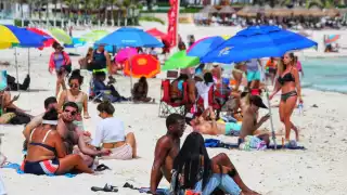 Los Turistas olvidaron en COVID y salieron a visitar las playas en la Zona Hotelera de Cancún