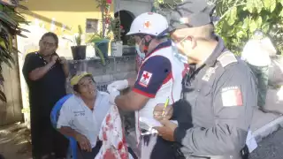 El hombre recibió un machetazo en el dedo y la mujer fue golpeada por la espalda