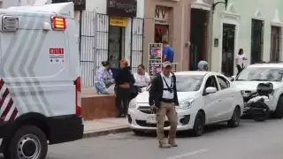 Paramédicos atendieron el hombre para trasladarlo a un hospital