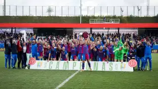 Las campeonas logran un torneo perfecto en España