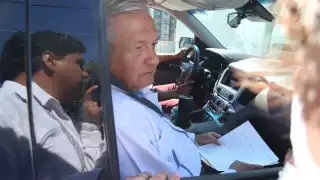 López Obrador llegó a la Base Aérea No. 8 en Mérida para abordar un helicóptero y supervisar los avances del Tren Maya en Yucatán
