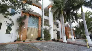 La chantajearon para que aceptara una operación muy costosa