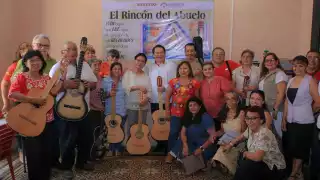 El representante del presidente López Obrador en el Estado, Díaz Mena, realizó el corte de listón.