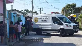 la fémina vivía con sus padres y hermana, siendo  su madre quien la descubrió sin vida en su alcoba alrededor de las diez de la mañana