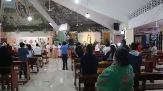 La fe y el agradecimiento es lo que mueve a los feligreses a ir a las iglesias y cantarle las mañanitas a la Virgen. Foto: Erick Marfil