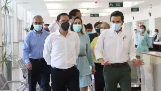 Mauricio Vila y Zoé Robledo, director del IMSS, hacen recorrido al nuevo hospital de Mérida