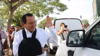 Joaquín Díaz Mena se acerca al pueblo a través de un volanteo masivo en Mérida