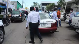 Tras el choque una pasajera sufrió una crisis nerviosa por lo que tuvo que ser atendida por personal médico. Foto: Ricardo Jiménez