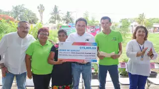 El secretario de Educación resaltó la importancia de las asociaciones que apoyan a los necesitados