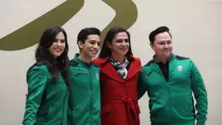 Ana Gabriela Guevara, titular del organismo, garantizó que el patinador tapatío seguirá recibiendo su beca de 30 mil pesos