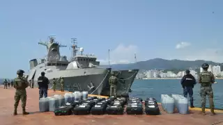 Marina y Ejército decomisan más de mil kilos de cocaína y combustible en Guerrero