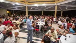Liborio Vidal se reunió con vecinos de colonias del Oriente de Mérida