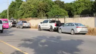 La Guardia Nacional montó vigilancia afuera del inmueble mientras elementos de la FGR realizaban un cateo