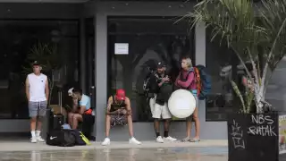 Encharcamientos y gente resguardada se observó ayer