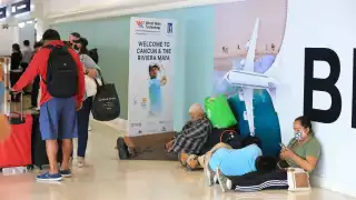 Turistas sufren robo de sus pertenencias en el aeropuerto de Cancún