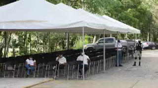 Sólo el personal de salud ocupó por un momento las sillas