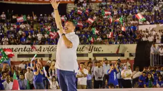 Renán Barrera ofreció un mitin en Motul, donde destacó la entrega de despensas y acarreos