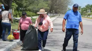 Los empleados entendieron que como trabajadores del ayuntamiento ellos son ajenos a la Secretaría de Educación