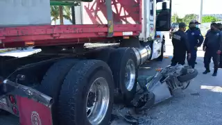 Motociclista en estado crítico tras impactar contra tráiler en Progreso