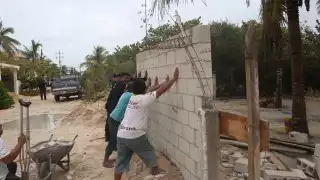 Así derribaron la barda de los hermanos Campos en calle pública de Dzemul