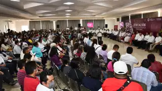 Exponen padres de familia y maestros necesidades en el sector educativo en Campeche