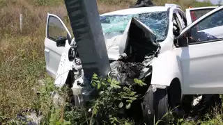 Aparatoso choque en tramo carretero dejó dos lesionados de gravedad