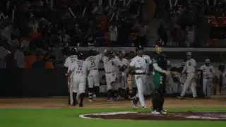 Los Tigres de Quintana Roo celebraron su victoria en el recién reinaugurado Estado 'Beto Ávila', su casa en Cancún