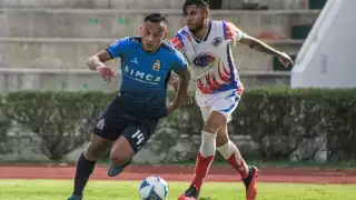Klinsman Calderón (azul), jugará en el partido contra Escorpiones FC este fin de semana con Inter Playa del Carmen