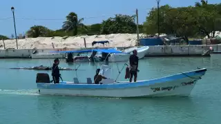 Las entradas a los paseos en lancha no bajan de 200 personas al día en la zona