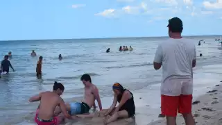 Los universitarios norteamericanos disfrutaron de un pasadía en las playas de Progreso