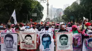 Un juez federal ordenó detener a exfuncionarios del exgobernador Ángel Aguirre Rivero por el caso de la desaparición de los 43 normalistas de Ayotzinapa en 2014.