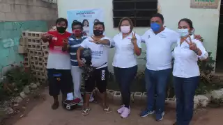 Manuelita Cocom en su visita por Timucuy