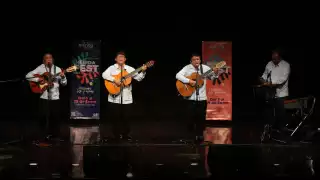 La entrega de la medalla se llevó a cabo en marco del Mérida Fest 2023