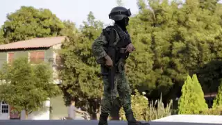 Un elemento del Ejército durante una patrullaje en Aguililla, en Michoacán (Archivo/Cuartoscuro)