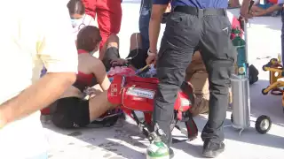 Paramédicos le brindaron oxígeno al hombre tras desamayarse