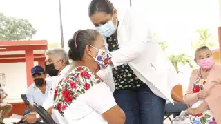 Los abuelitos acudieron a recibir su tercera dosis de AstraZeneca en los módulos asignados por la SSY en Yucatán