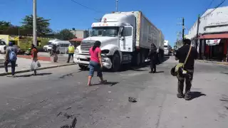 El conductor del tráiler se sintió mal, pues padece diabetes