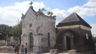 Los cementerios de Mérida estarán abiertos este martes y miércoles