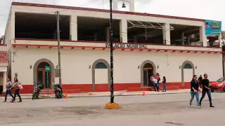 José Contreras Méndez asumió la Alcaldía del Bacalar en 2021, y según pobladores, se ha dedicado a viajar que a atender los problemas del municipio