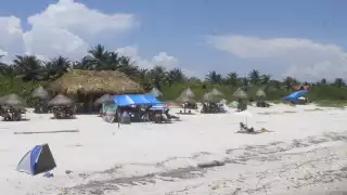 Los pobladores de El Cuyo buscan evitar que la costa sea acaparada por unas pocas personas