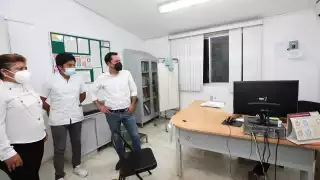 El Gobernador Mauricio Vila se comprometió a realizar las mejoras que requiere el Cemntro de Salud de la localidad