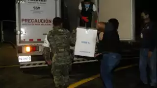 Un total de 108 mil dosis llegaron a Yucatán este día